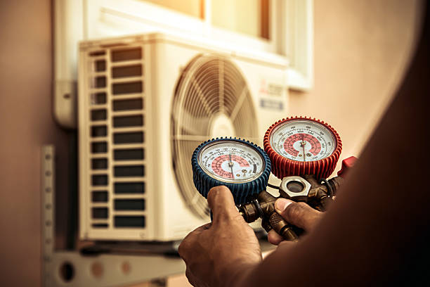 Professional Hvac technician working in Decatur, MI